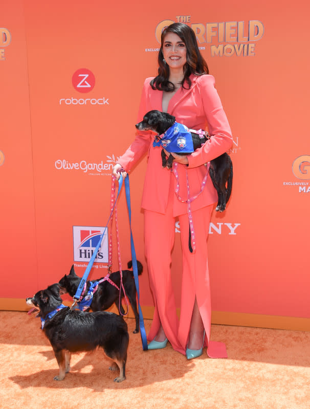Cecily Strong walking the orange carpet at The Garfield Movie premiere with senior dogs Wilfred and Cody.<p>Hill's Pet Nutrition</p>