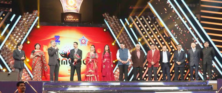 Bollywood thanks the Police department for their service at the Umang Mumbai Police Show