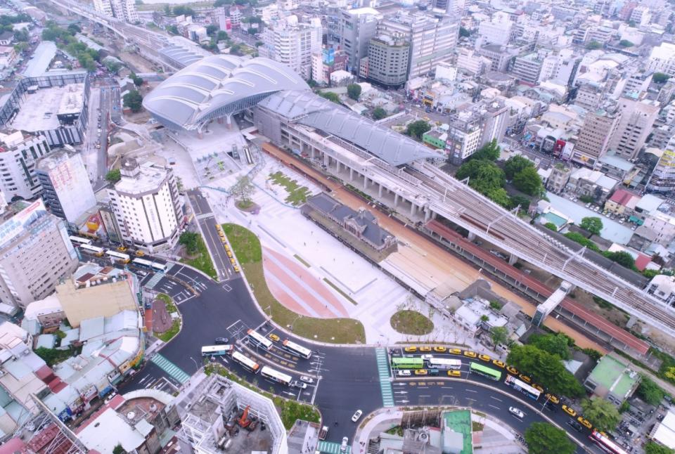 台中車站廣場完工空拍圖。（圖／台中市政府提供）