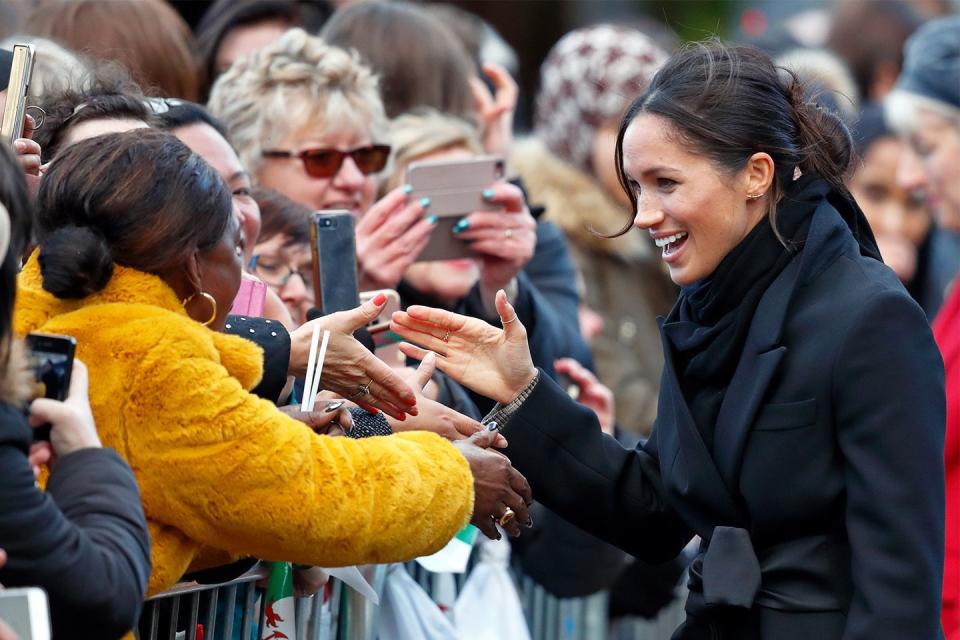 Meghan signed an autograph in Wales...