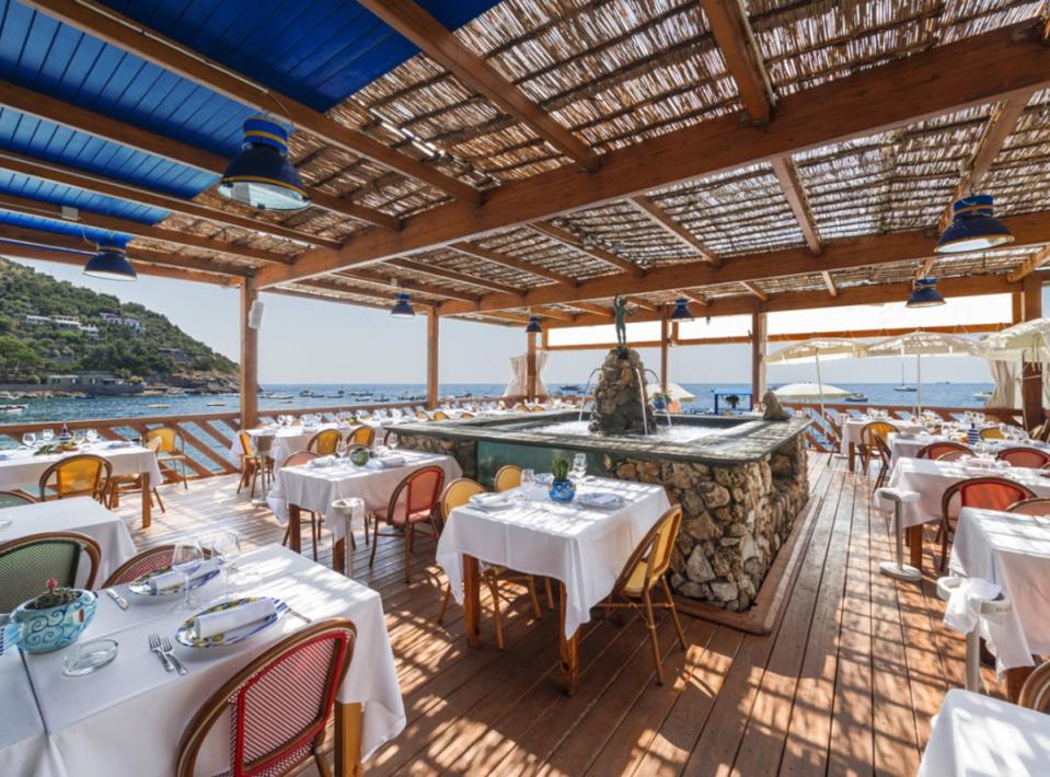 Fresh fish and seafood are menu highlights at Lo Scoglio (Lo Scoglio)