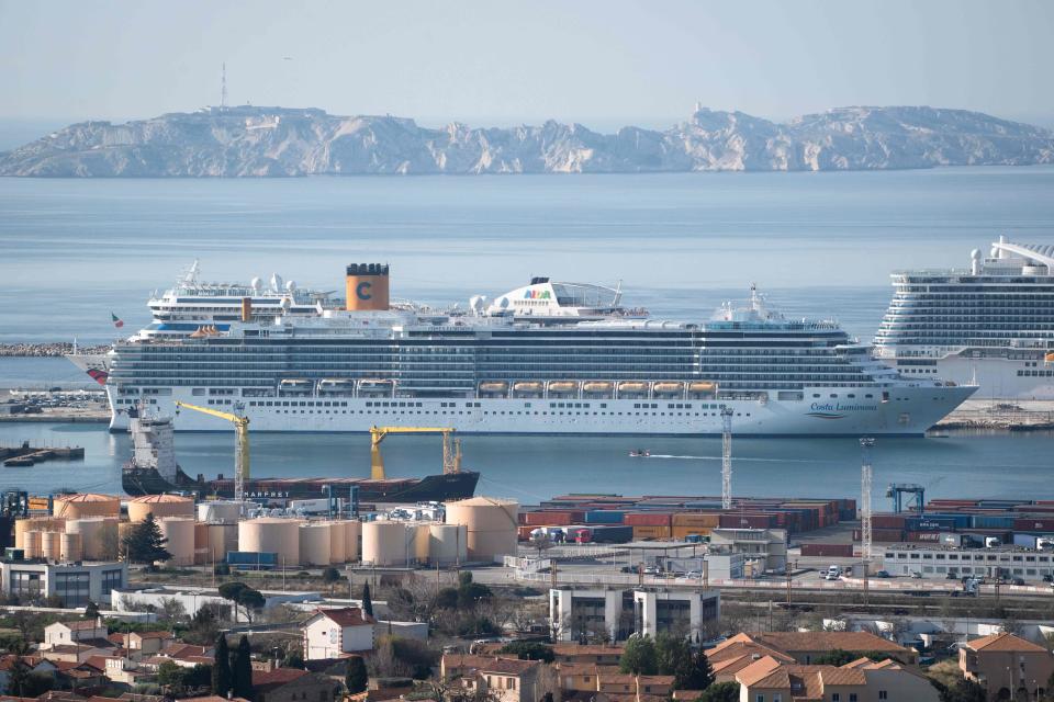 The Costa Luminosa disembarked more than 700 passengers in Marseilles, France, on Friday.