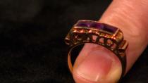 260 Euro und damit den doppelten Schätzpreis erzielte ein goldener Ring mit Amethysten aus den 1930er-Jahren.