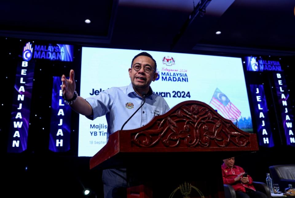 Deputy Finance Minister II Steven Sim Chee Keong speaks at the Perak state-level Budget 2024 Roadshow in Ipoh, September 18, 2023. — Bernama pic