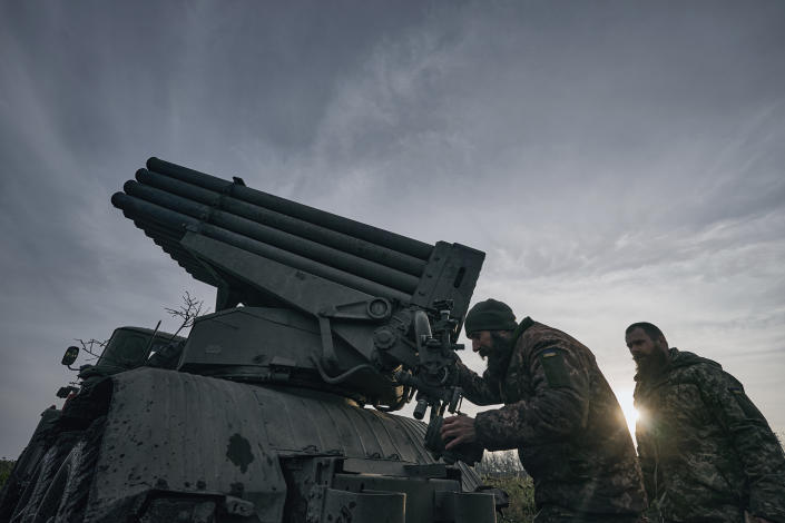 FILE Ukrainian servicemen prepare to fire at Russian positions in the frontline near Bakhmut, Donetsk region, Ukraine, Thursday, Nov. 24, 2022. (AP Photo/LIBKOS, File)