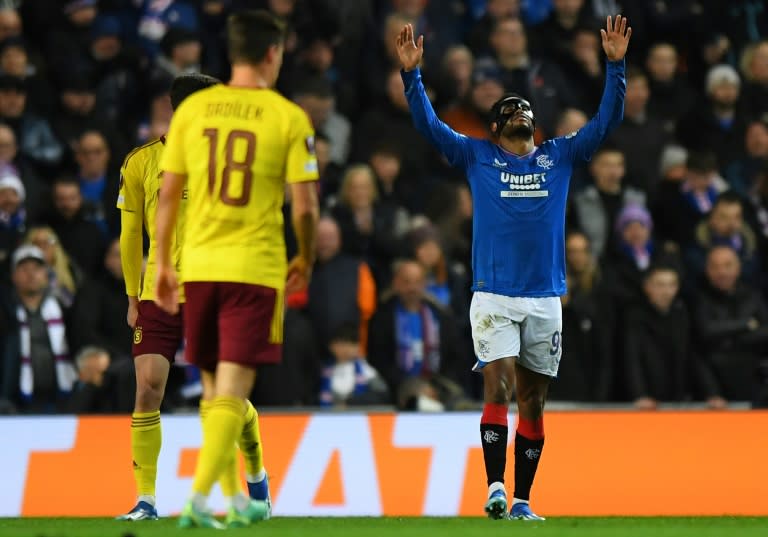 El delantero brasileño Danilo celebra un tanto del Rangers de Escocia durante un partido contra el Sparta Praga de la Liga de Europa en el estadio Ibrox en Glasgow el 9 de noviembre de 2023. (ANDY BUCHANAN)