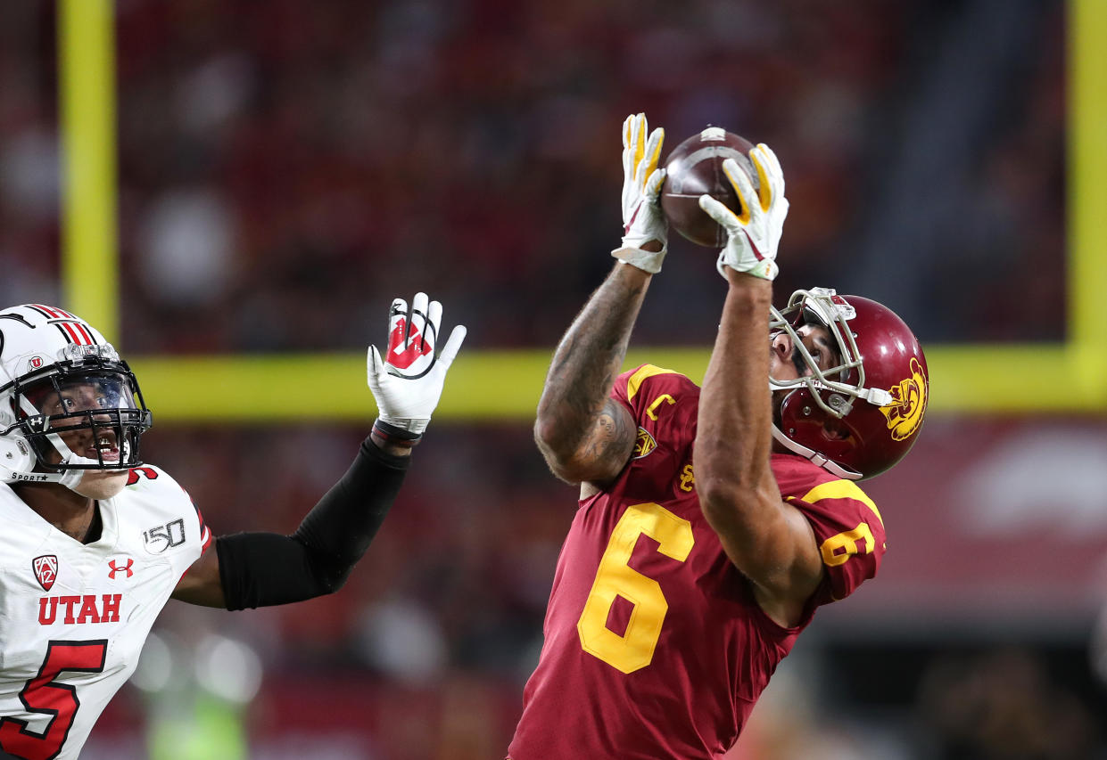 LOS ANGELES, CALIFORNIA - SEPTEMBER 20: Wide receiver Michael Pittman Jr. #6 of the USC Trojans makes a catch from quarterback Matt Fink #19 in the game against the Utah Utes at Los Angeles Memorial Coliseum on September 20, 2019 in Los Angeles, California. (Photo by Meg Oliphant/Getty Images)