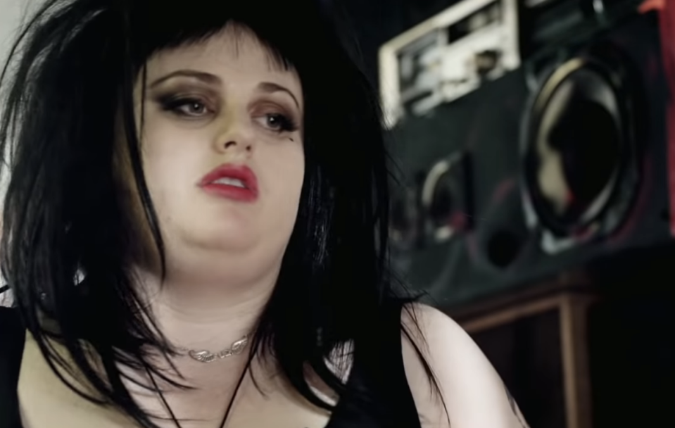 Rebel Wilson in "Small Apartments"