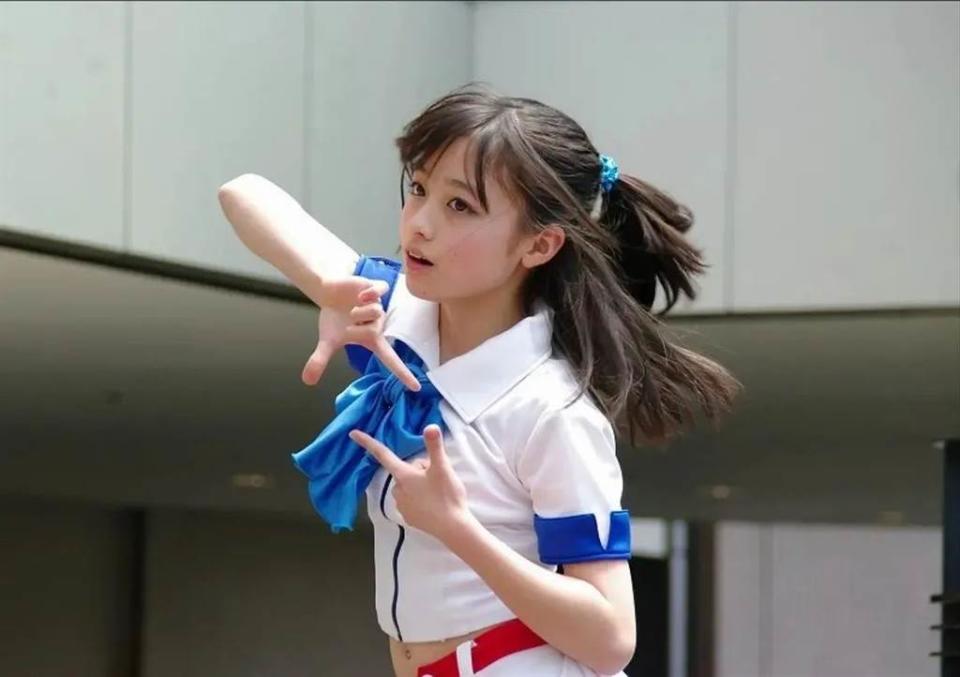 橋本環奈因為一張奇蹟美照爆紅。(圖/翻攝自推特)