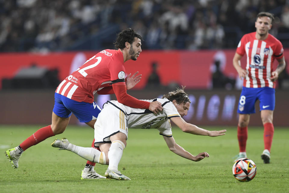 Atletico Madrid's Mario Hermoso, left, in action during the Spanish Super Cup semi final soccer match between Real Madrid and Atletico Madrid at Al Awal Park Stadium in Riyadh, Saudi Arabia, Wednesday, Jan. 10, 2024. (AP Photo)