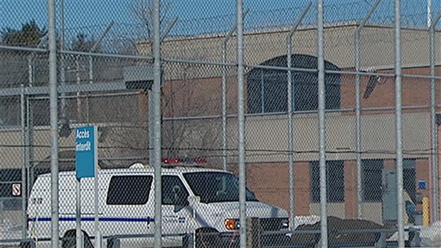 Quebec police are looking for two suspects who escaped from the Saint-Jérôme jail.