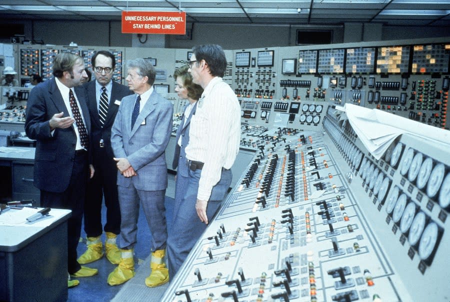 Left to right: A plant official, President Jimmy Carter, First Lady Rosalynn Carter, Pennsylvania Governor Richard L. Thornburgh and NCR’s Harold Denton in a control room at the crippled Three Mile Island nuclear plant near Harrisburg, Pennsylvania, April 1979. (Photo by Dirck Halstead/Getty Images)