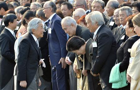 Japan's Emperor Akihito (2nd L) greets guests during the annual autumn garden party at the Akasaka Palace imperial garden in Tokyo October 31, 2013. REUTERS/Kazuhiro Nogi/Pool