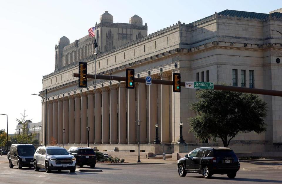 The downtown Fort Worth post office on West Lancaster Avenue opened in 1933, making it the oldest post office in Tarrant County. Much of the original furnishings of the building remain today, giving visitors a glimpse of the past.