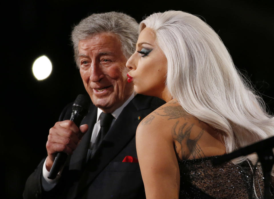 Lady Gaga performs "Cheek to Cheek" with Tony Bennett at the 57th annual Grammy Awards in Los Angeles, California February 8, 2015.   REUTERS/Lucy Nicholson (UNITED STATES  - Tags: ENTERTAINMENT)   (GRAMMYS-SHOW) 