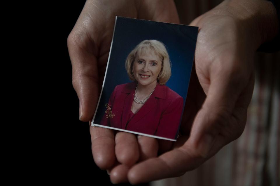  Ashley Helton Rutledge holds a photograph of her grandmother Donna Helton, her grandfather’s home in Lawrenceburg, Tenn., Friday, July 14, 2023.