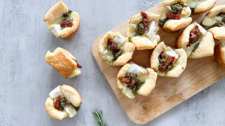 pesto brie bites