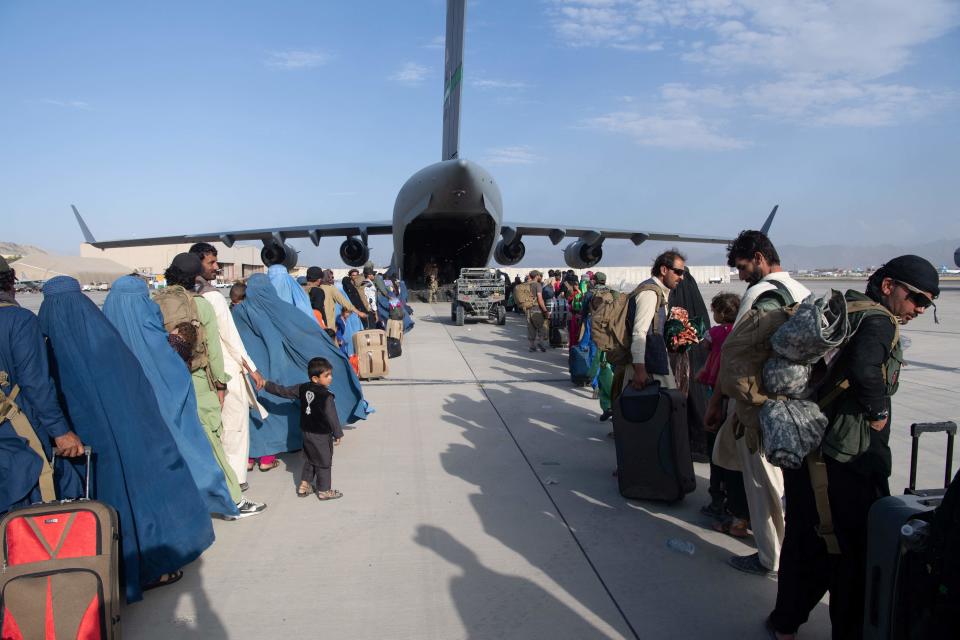 In this file photo taken on August 25, 2021 this handout photo courtesy of the US Air Force shows US Air Force loadmasters and pilots assigned to the 816th Expeditionary Airlift Squadron, load passengers aboard a US Air Force C-17 Globemaster III in support of the Afghanistan evacuation at Hamid Karzai International Airport (HKIA), Afghanistan. - The United States believes there are fewer than 250 Americans still in Afghanistan who are seeking to leave, a senior US official said August 30, 2021 on the eve of the deadline for a full US troop withdrawal from the country. (Photo by Donald R. ALLEN / US AIR FORCE / AFP) / RESTRICTED TO EDITORIAL USE - MANDATORY CREDIT "AFP PHOTO / US AIR FORCE / Master Sgt. Donald R. ALLEN "