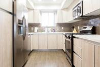 <p>The full kitchen has luxury appliances, ready to help you prepare a feast. (Airbnb) </p>