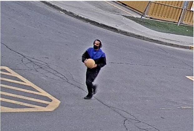  A photo of a man Toronto police are hoping to identify. They say he allegedly chased three girls around a park before they got away. (Toronto Police Service - image credit)