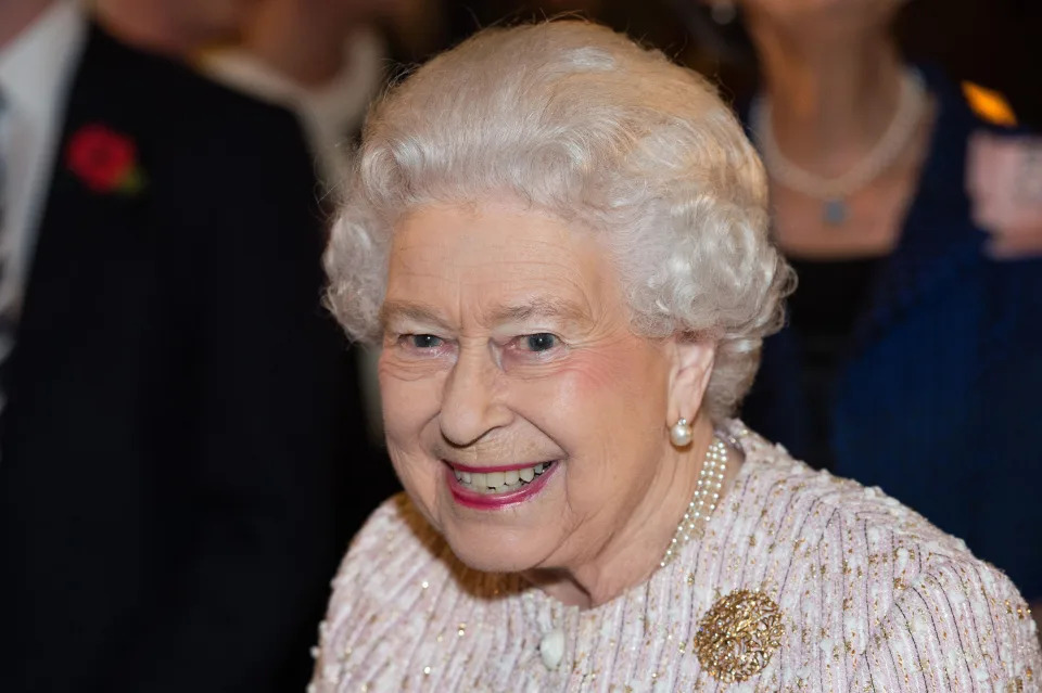 Un post anunciado el final del luto por su fallecimiento con la imagen de una joven Isabel II permanece fijado en el perfil de Instagram de la Familia Real. (Foto: Jeff Spicer/Pool Photo via AP)