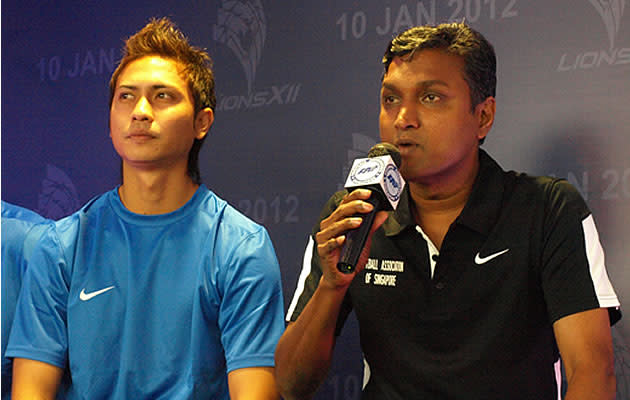 LionsXII captain Shahril Ishak (L) and head coach V Sundramoorthy. (Yahoo! photo/ Christine Choo)