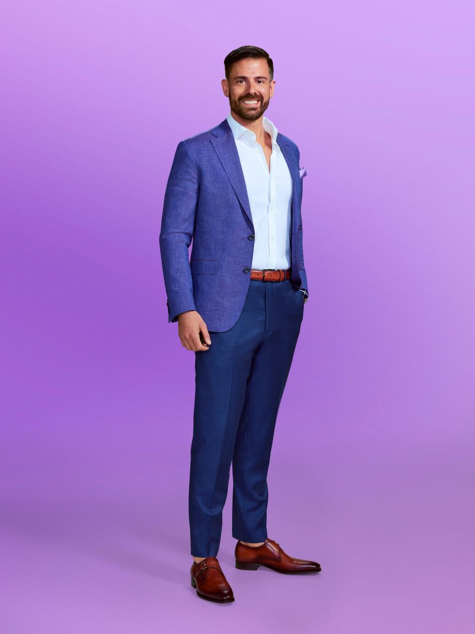 Vince, a candidate at "Love is blind" Season 6, wearing a navy blue suit