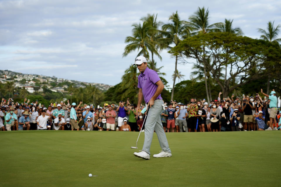 Russell Henley misses his birdie putt on the 18th green during the final round of the Sony Open golf tournament, Sunday, Jan. 16, 2022, at Waialae Country Club in Honolulu. (AP Photo/Matt York)