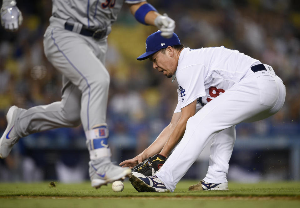 Los Angeles Dodgers pitcher Kenta Maeda, right, fields an infield ground ball hit by New York Mets' Michael Conforto during the eighth inning of a baseball game in Los Angeles, Monday, Sept. 3, 2018. (AP Photo/Kelvin Kuo)