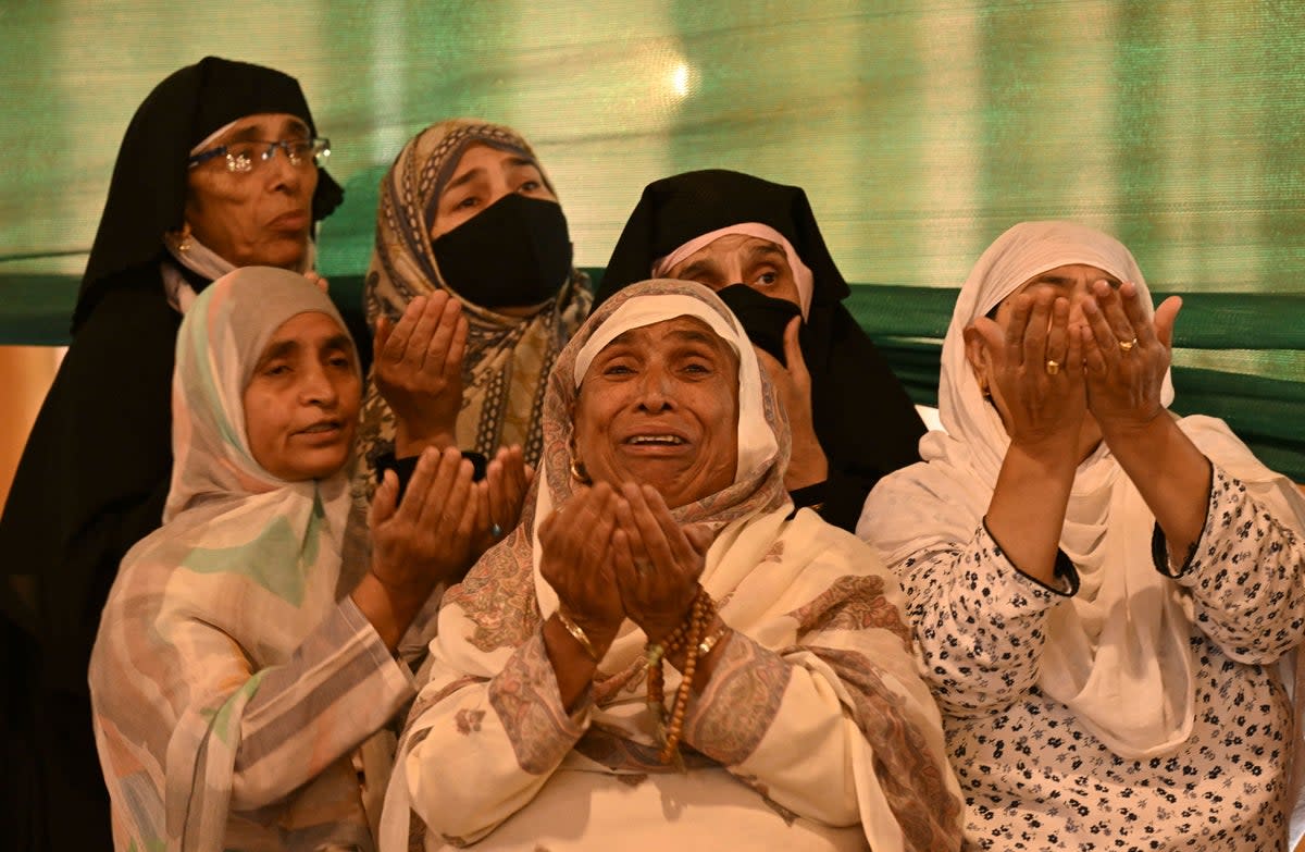 Kashmiri Muslim devotees pray after separatist leader Mirwaiz Umar Farooq released after four years (AFP via Getty Images)