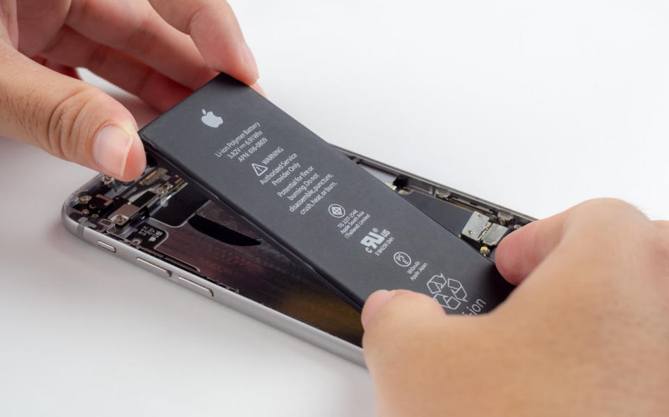 Apple has poached the head of Samsung's battery division to lead its own
