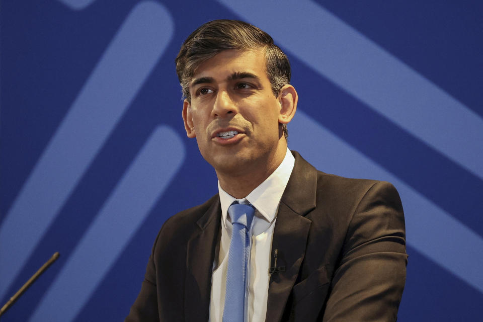 ARCHIVO - El primer ministro británico, Rishi Sunak, habla durante un acto de campaña del Partido Conservador en Edimburgo, Escocia, el 24 de junio de 2024. (Phil Noble/Pool Foto via AP, Archivo)