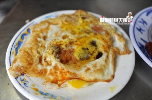 《基隆景點美食小吃》基隆中正公園．壽山亭龍貓公車站彩繪．周記豆漿店在地早午餐