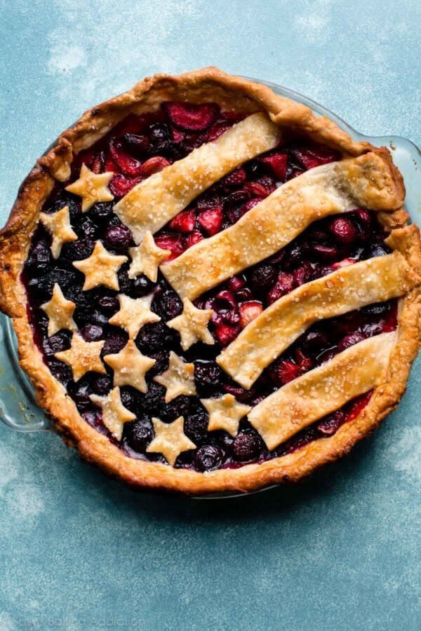 <strong>Get the <a href="https://sallysbakingaddiction.com/2017/06/12/american-flag-pie/" target="_blank">American Flag Pie</a>&nbsp;recipe from Sally's Baking Addiction</strong>