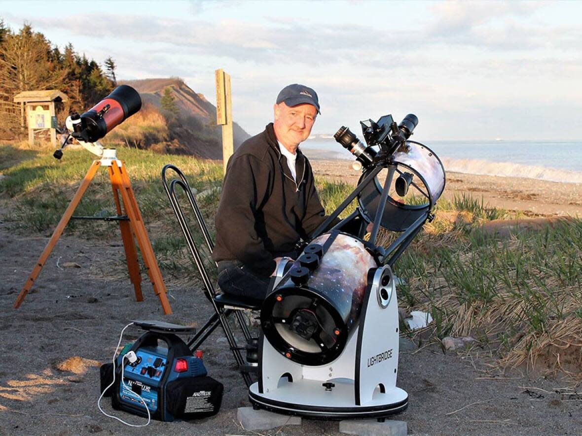 Amateur astronomer Chris Curwin said it's hard to say what the fireball was, but that it's quite rare to see these in the sky in broad daylight.  (Paul Owen - image credit)