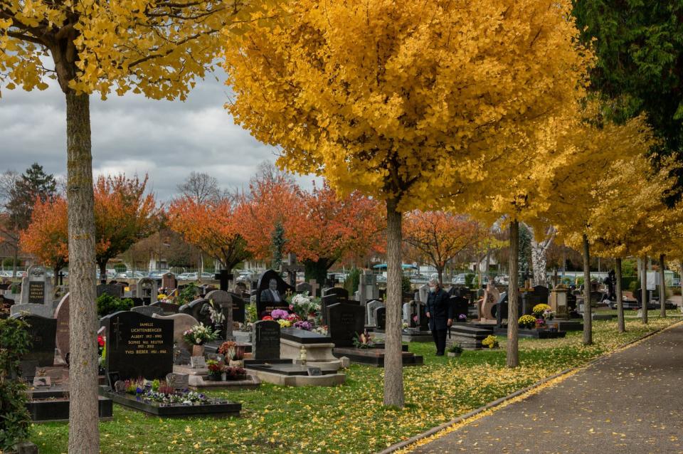 Cimetière de Strasbourg le 30 octobre 2020 - PATRICK HERTZOG / AFP