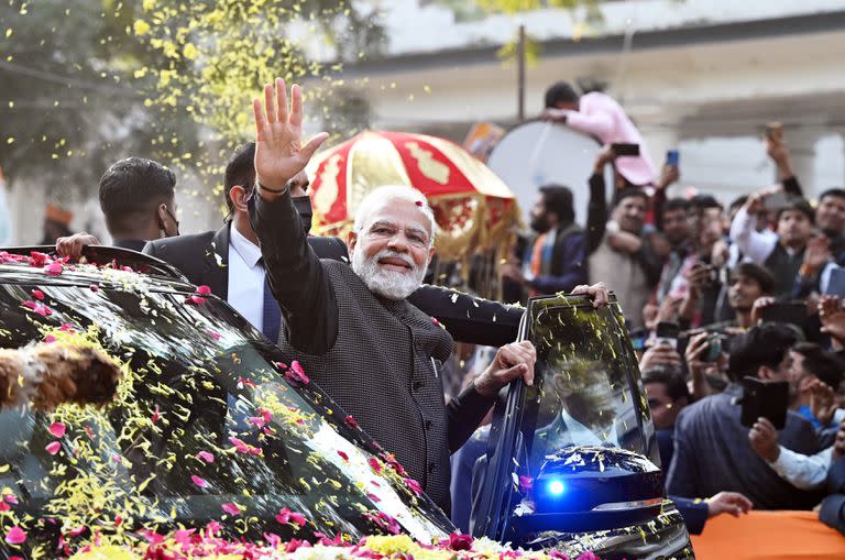 El primer ministro Narendra Modi durante una gira antes de la reunión ejecutiva nacional del BJP el 16 de enero de 2023 en Nueva Delhi, India.