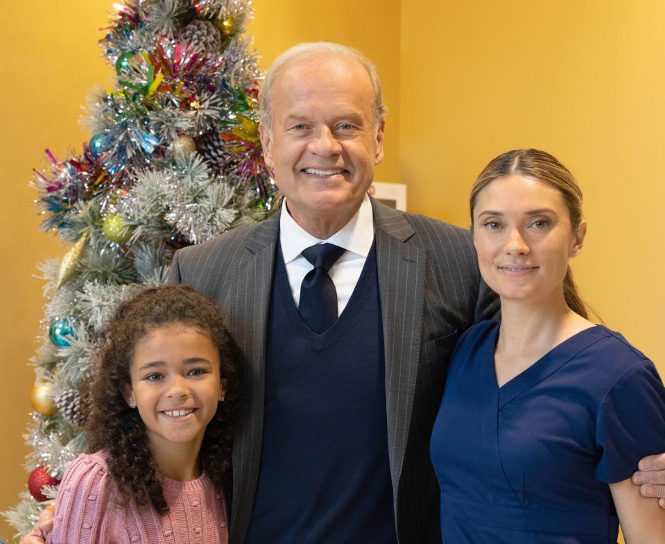 Kelsey Grammer, center, stars in "The 12 Days of Christmas Eve."