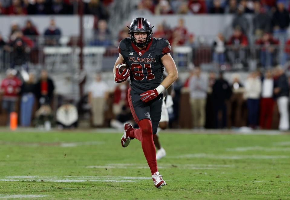 OU tight end Austin Stogner had four catches for 69 yards and a touchdown against West Virginia.
