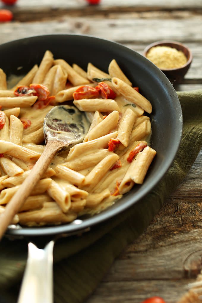 Vegan Garlic Pasta with Roasted Tomatoes