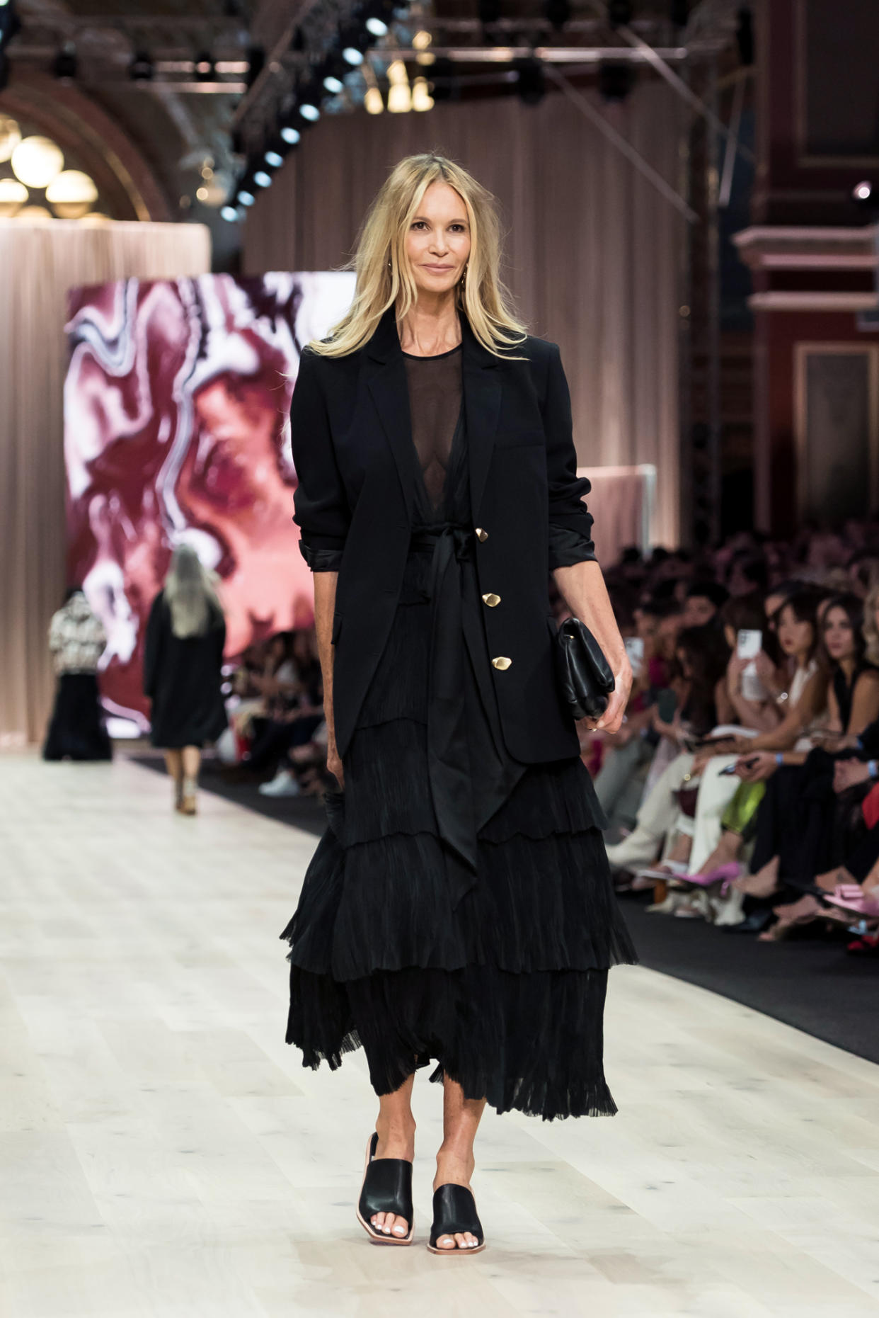 Elle Macpherson Makes a Memorable Return to the Runway