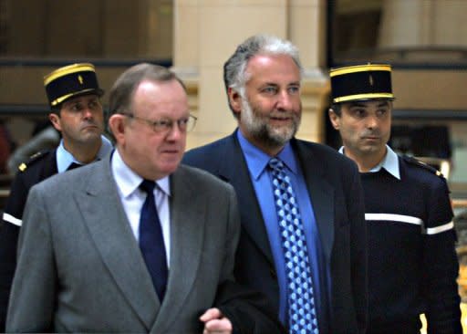 Photo Par Daniel Janin - Me Metzner, un éternel cigare aux lèvres, est ainsi devenu l'avocat de l'ancien PDG d'Elf, Loïk Le Floch-Prigent, condamné à cinq ans de prison dans le principal volet de l'affaire. Il a également défendu les intérêts de Jacques Crozemarie, condamné pour avoir pioché dans les caisses de l'association qu'il présidait, l'Arc