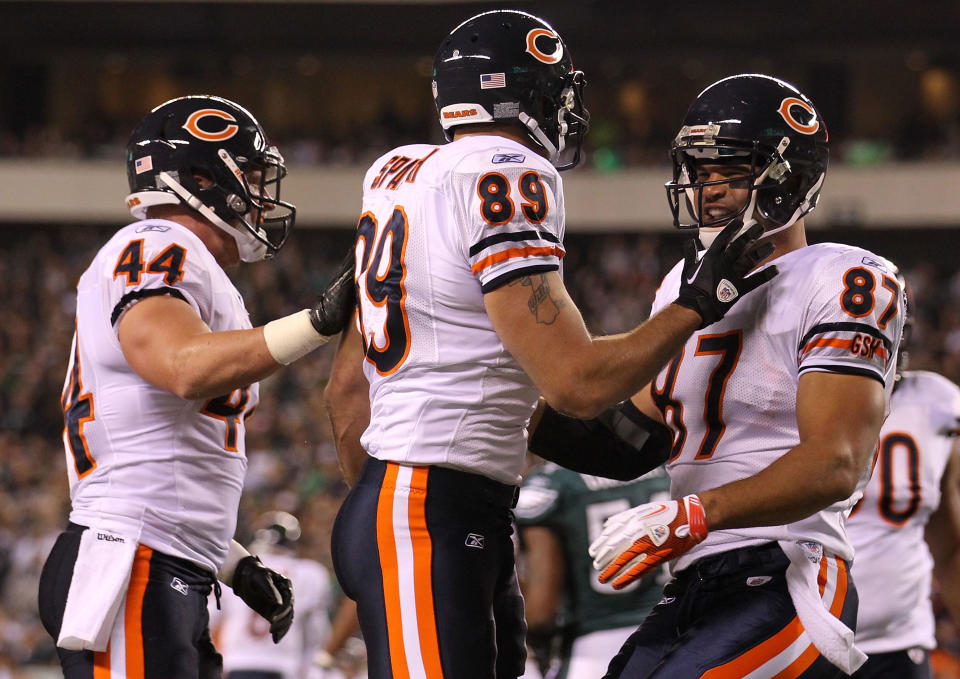 PHILADELPHIA, PA - NOVEMBER 07: Matt Spaeth #89 of the Chicago Bears celebrates his touchdown with teammates Kellen Davis #87 and Tyler Clutts #44 during the first quarter of the game against the Philadelphia Eagles at Lincoln Financial Field on November 7, 2011 in Philadelphia, Pennsylvania. (Photo by Nick Laham/Getty Images)