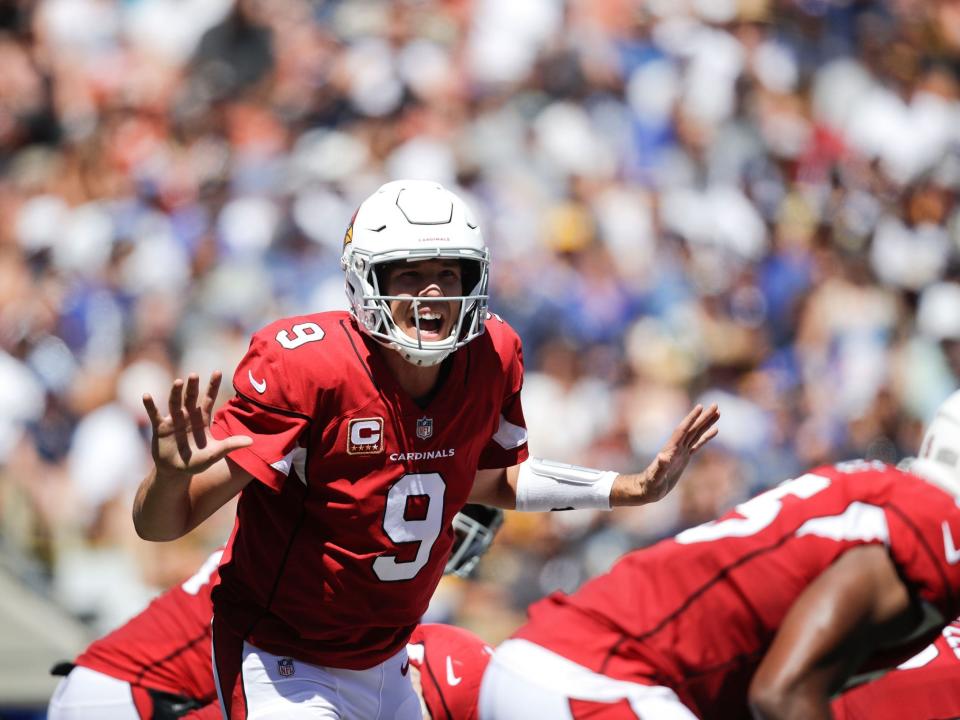 Sam Bradford calls out a play at the line against the Los Angeles Rams.