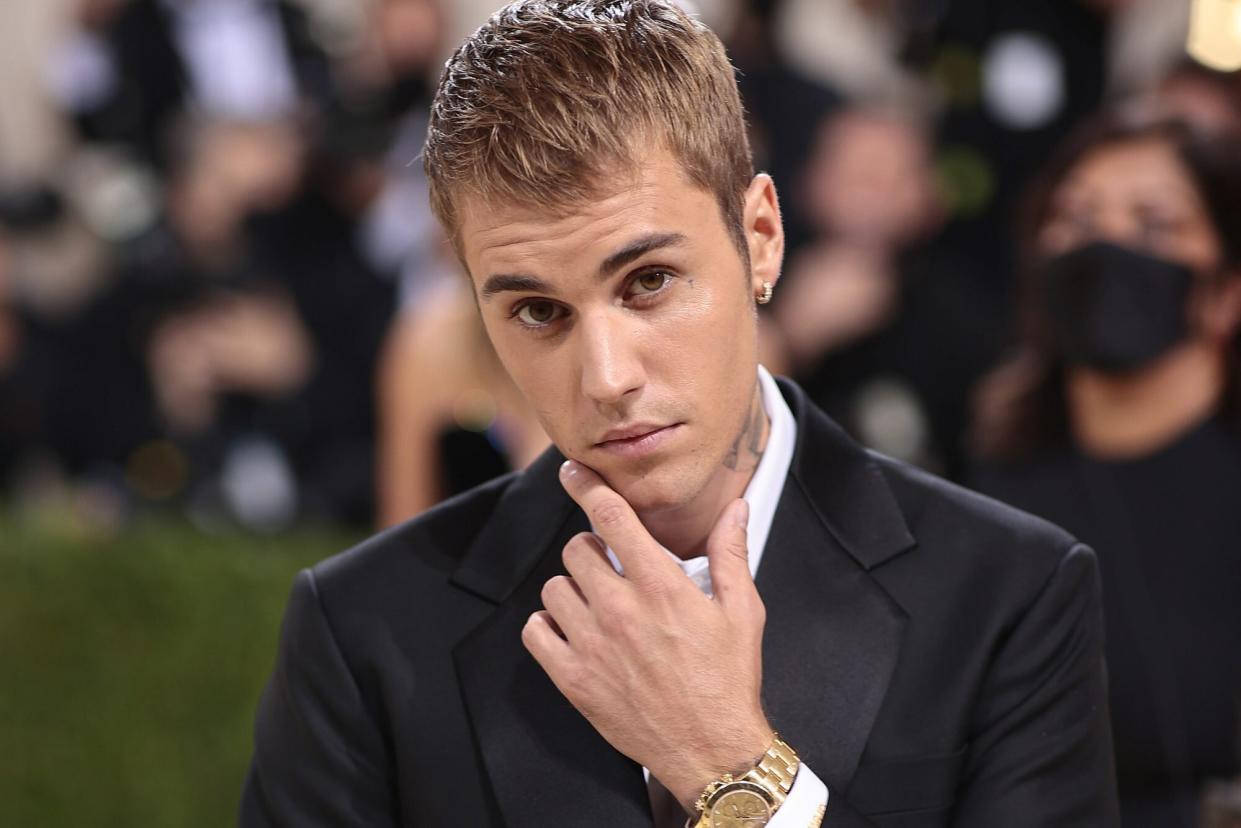 NEW YORK, NEW YORK - SEPTEMBER 13: Justin Bieber attends The 2021 Met Gala Celebrating In America: A Lexicon Of Fashion at Metropolitan Museum of Art on September 13, 2021 in New York City. (Photo by Dimitrios Kambouris/Getty Images for The Met Museum/Vogue )