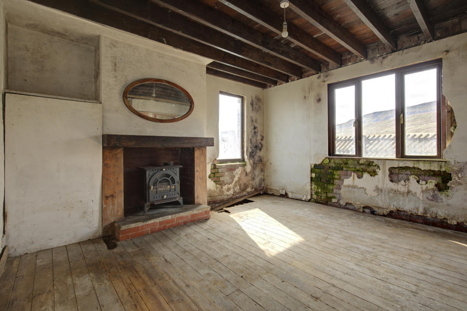 The living room space in the remote cottage. (SWNS)