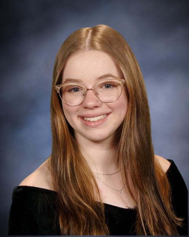 River Road High School's 2022 Salutatorian Laynee Shae Edwards