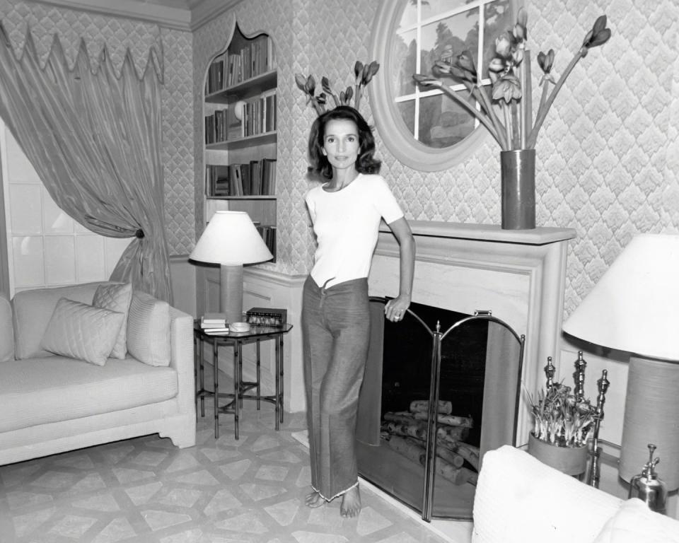 new york, ny – circa 1976 lee radziwill photographed in the living room that she personally decorated circa 1976 in new york city photo by pl gouldimagesgetty images