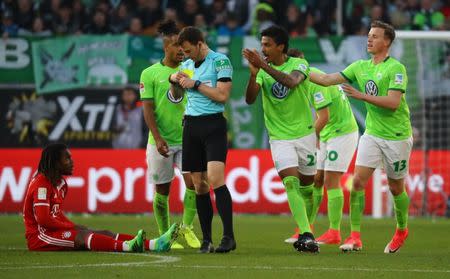 Football Soccer - VFL Wolfsburg v Bayern Munich - Bundesliga - Volkswagen Arena, Wolfsburg, Germany - 29/4/17 VfL Wolfsburg's Luiz Gustavo (C) reacts after being shown a second yellow card by referee Felix Zwayer Reuters / Kai Pfaffenbach Livepic