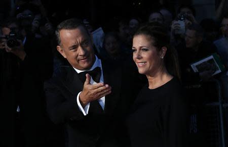 Actor Tom Hanks and his wife Rita Wilson arrive for the European premiere of "Captain Phillips", on the opening night of the London Film Festival, at the Odeon Leicester Square in central London October 9, 2013. REUTERS/Suzanne Plunkett